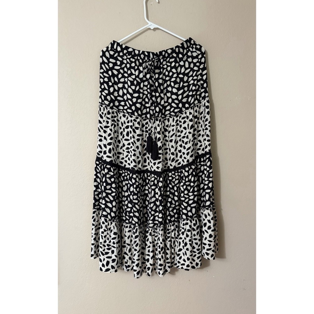 Solitaire Boho Tiered Maxi Skirt Medium Black White Abstract Crochet Lace Tassel